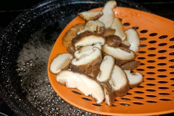 香菇豆腐油菜的做法图解4