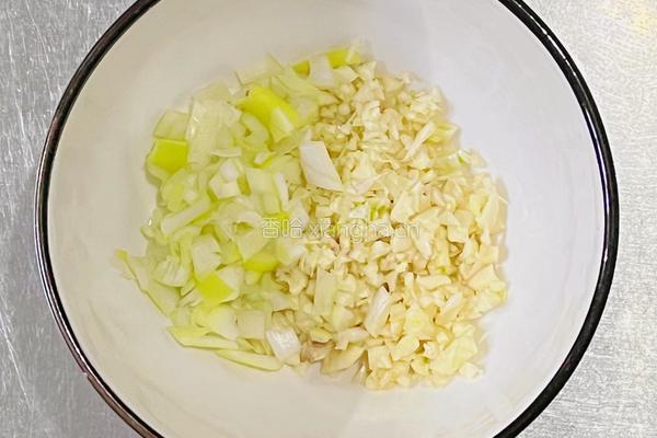 【春季“养肝”】凉拌菠菜的做法图解3