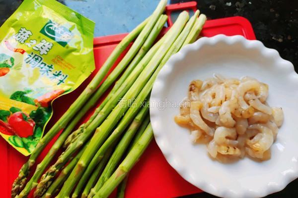 味美虾仁炒芦笋的做法图解1