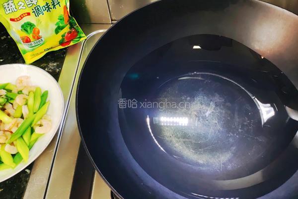 味美虾仁炒芦笋的做法图解4