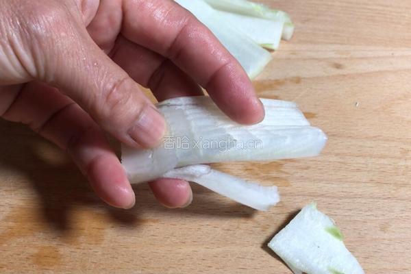 凤尾白菜的做法图解2