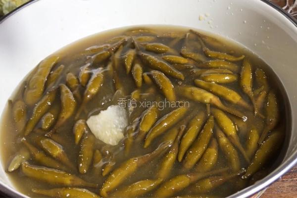 泡椒白菜的做法图解2