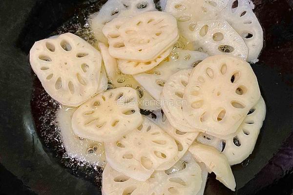 干煸莲藕豆腐的做法图解2