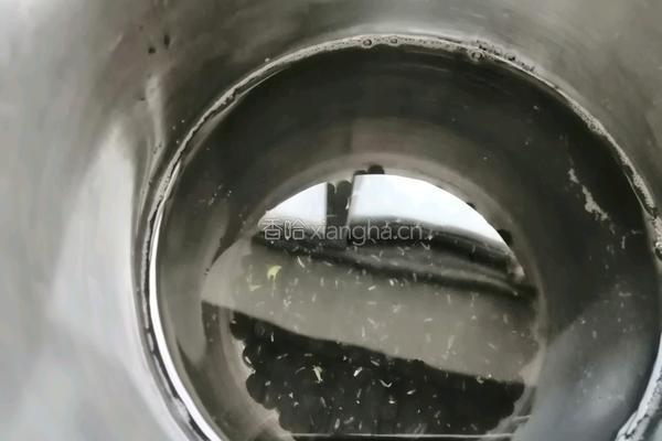 黑豆豆浆的做法图解2