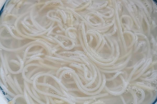 辣白菜米线的做法图解10