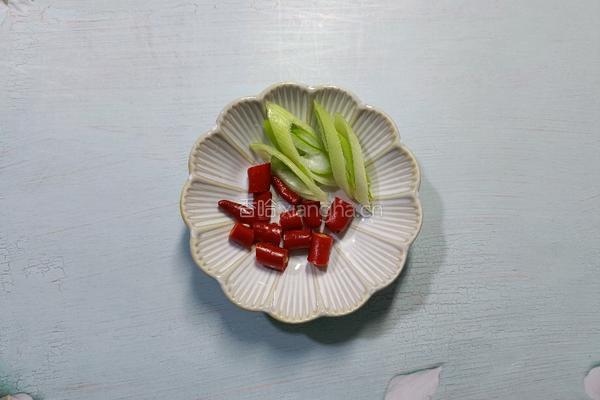 酱焖菠菜的做法图解3