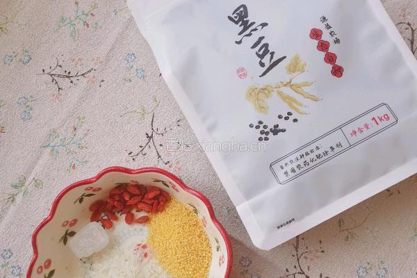 黑豆枸杞豆浆的做法图解1