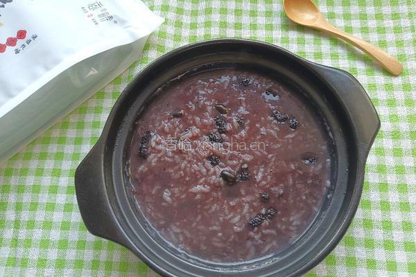 黑豆桑椹砂锅粥（简单版）