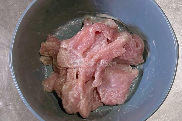 【春季“养肺”】荷塘什锦小炒肉的做法图解1