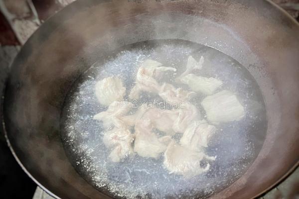 【春季“养肺”】荷塘什锦小炒肉的做法图解4