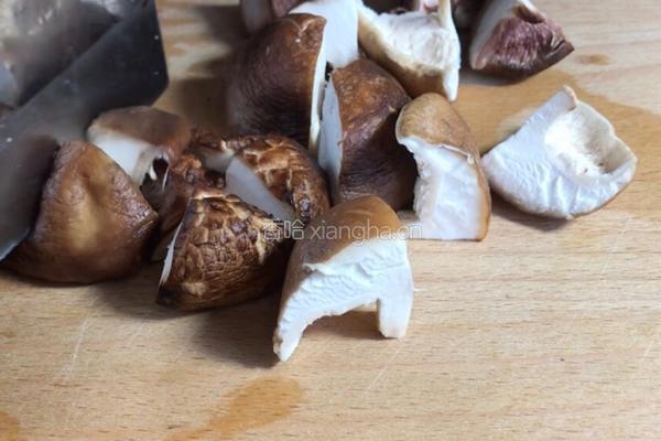 青椒香菇炒鸡蛋的做法图解3