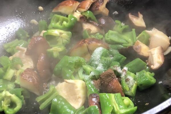 青椒香菇炒鸡蛋的做法图解9