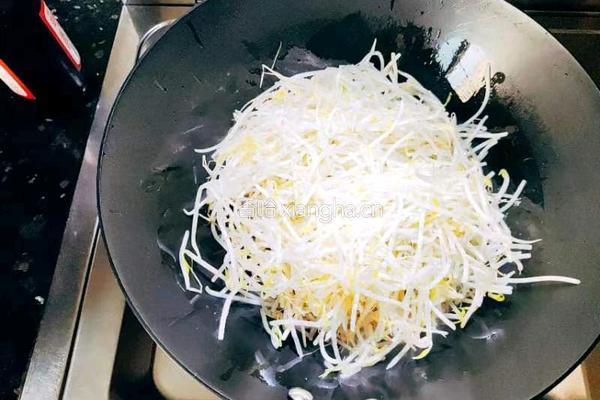 素炒绿豆芽的做法图解3