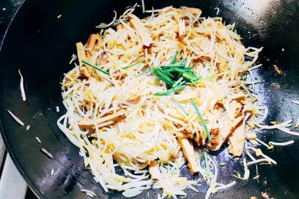 素炒绿豆芽的做法图解5