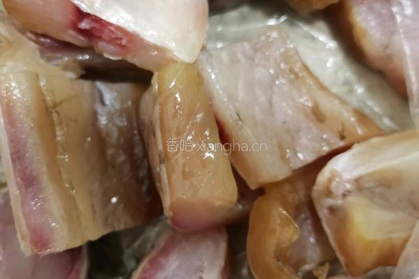 香辣青鱼块的做法图解1