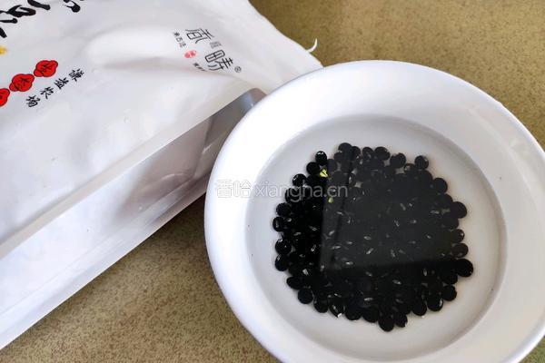 黑豆核桃花生饮的做法图解2