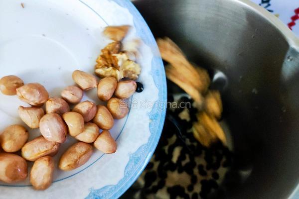 黑豆核桃花生饮的做法图解4