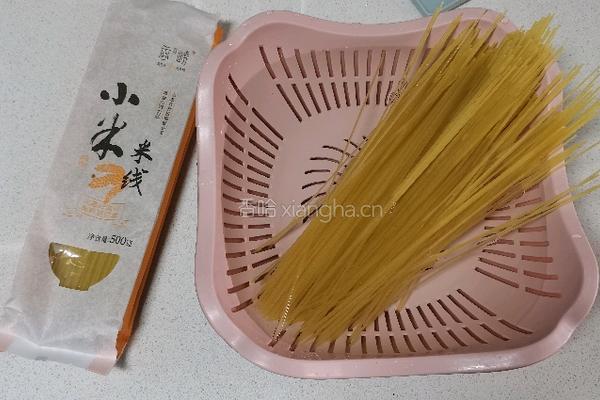 酸辣素米线的做法图解1