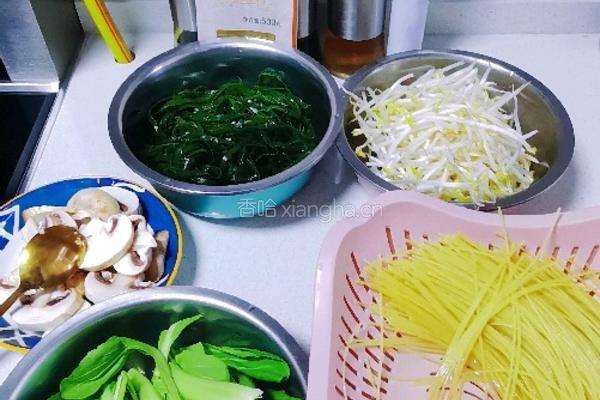 酸辣素米线的做法图解2