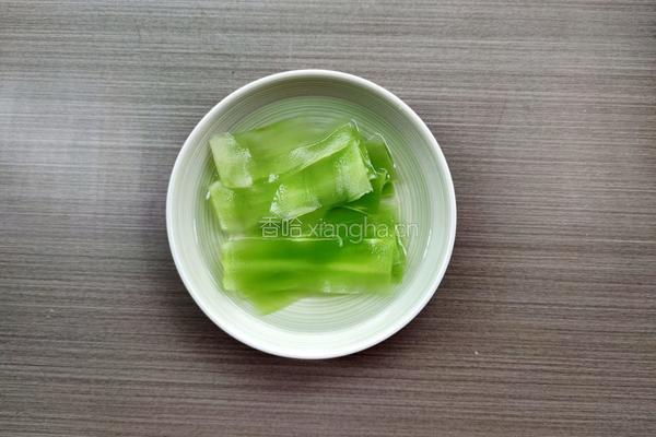 美汁拌木耳的做法图解4