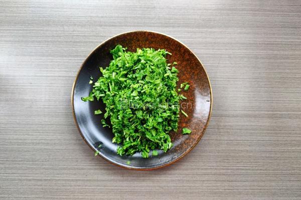 荠菜炒春笋的做法图解2