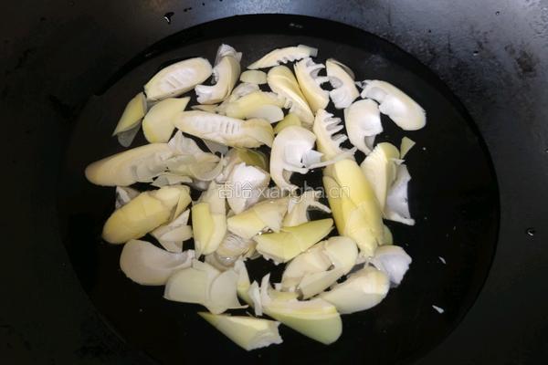 荠菜炒春笋的做法图解4