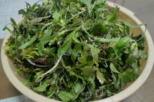 荠菜根蛋花汤的做法图解1