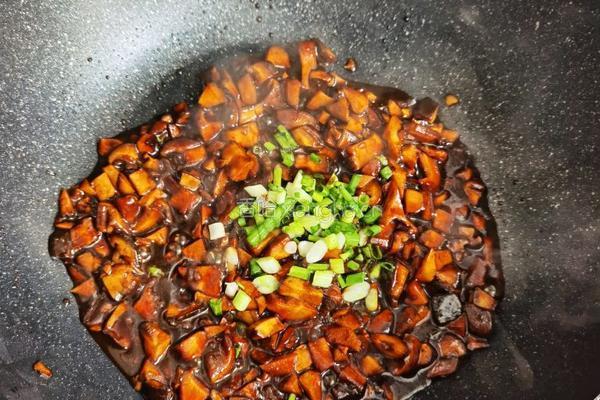 香菇黄豆酱米线的做法图解8