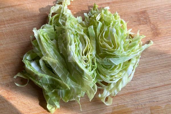 素炒莲花白的做法图解2