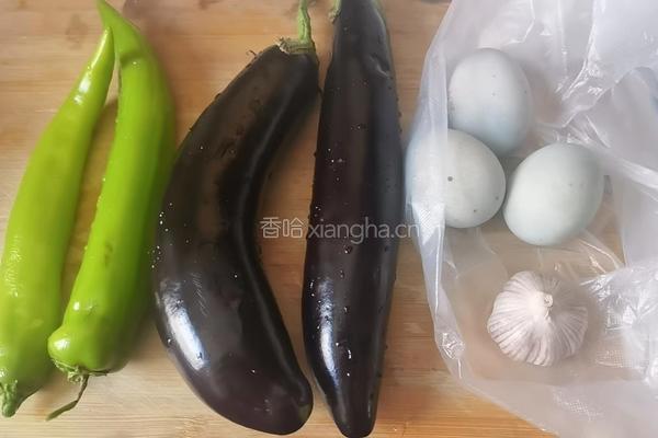 茄子皮蛋擂辣椒的做法图解1