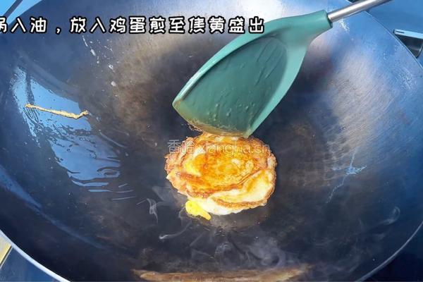 酱油荷包蛋的做法图解2