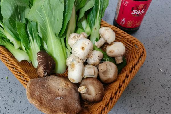 菌菇炒青菜的做法图解1