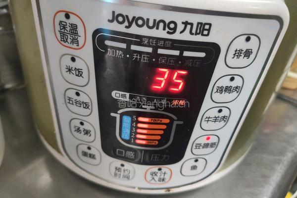 黑豆莲藕猪骨汤的做法图解6