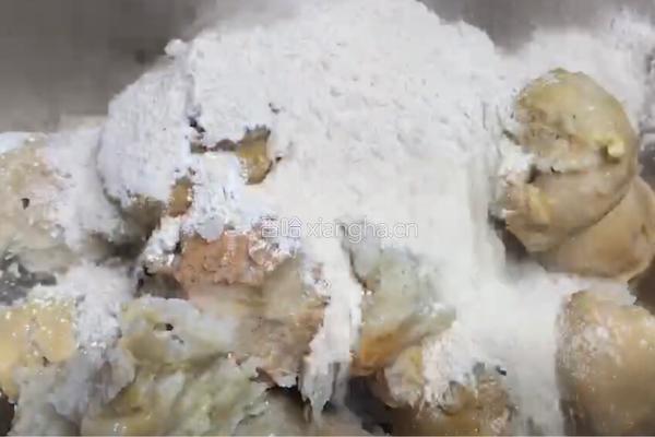 芹菜馅芋头圆子的做法图解7