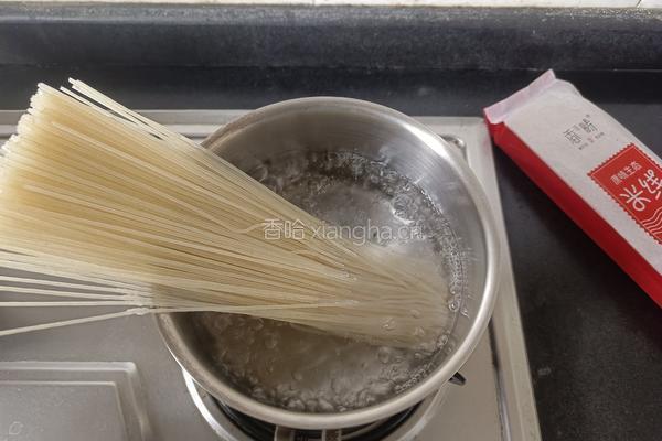 炒素米线的做法图解3
