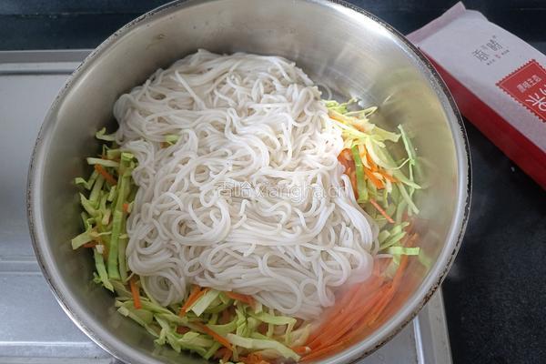 炒素米线的做法图解8