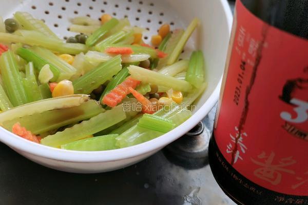 凉拌芹菜的做法图解7