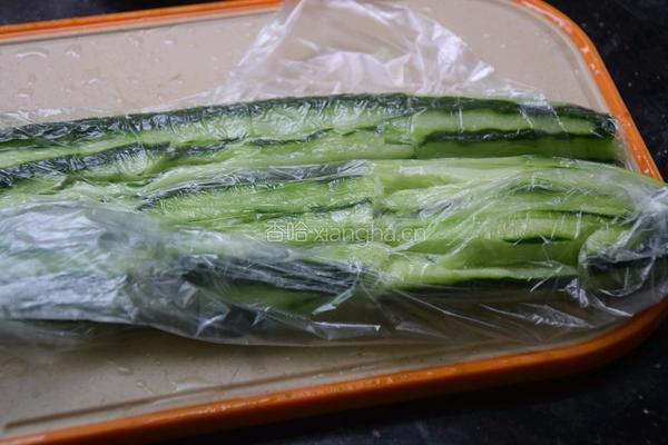 凉拌黄瓜的做法图解2