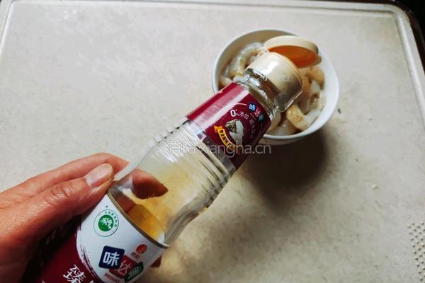 西葫芦炒虾仁的做法图解2