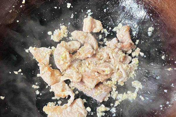 【春季“养肝”】鱼香豆腐烧肉的做法图解6