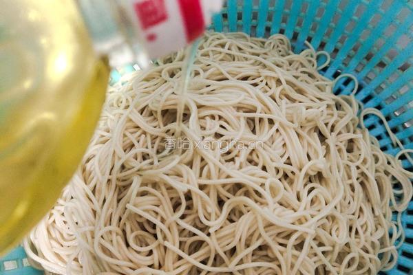 香畴美汁酱油炒面的做法图解3