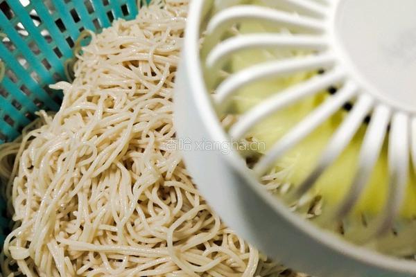 香畴美汁酱油炒面的做法图解5