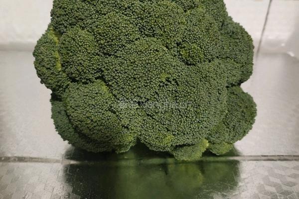 蒜蓉西蓝花的做法图解1