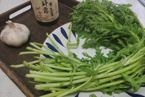 酱炒茼蒿的做法图解1