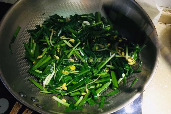 黄豆芽炒韭菜的做法图解9