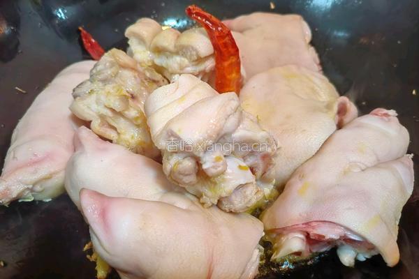 砂锅卤猪蹄的做法图解2