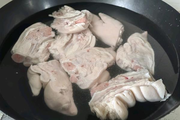 压力锅煲猪蹄汤的做法图解1