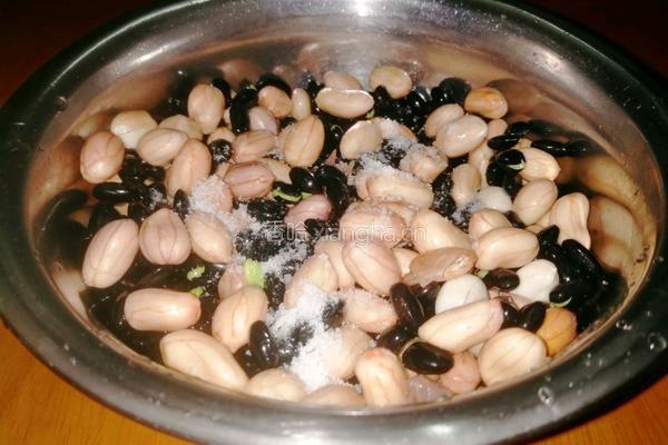 盐水花生黑豆的做法图解4