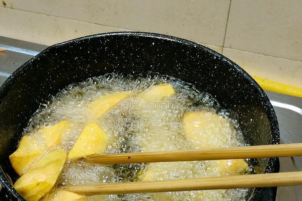 拔丝地瓜（拔丝土豆）的做法图解3