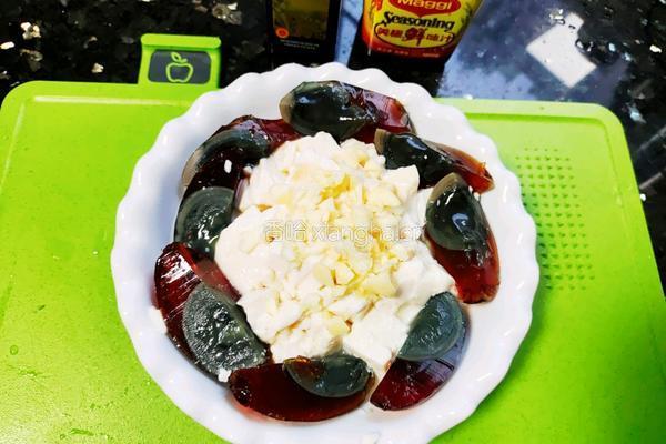 皮蛋伴豆腐的做法图解5